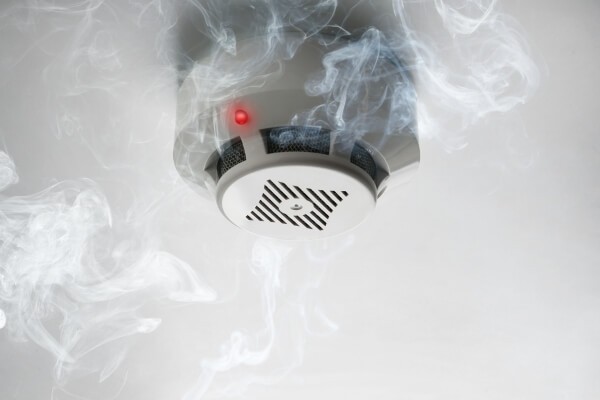 smoke detector red indicator light blinking normally